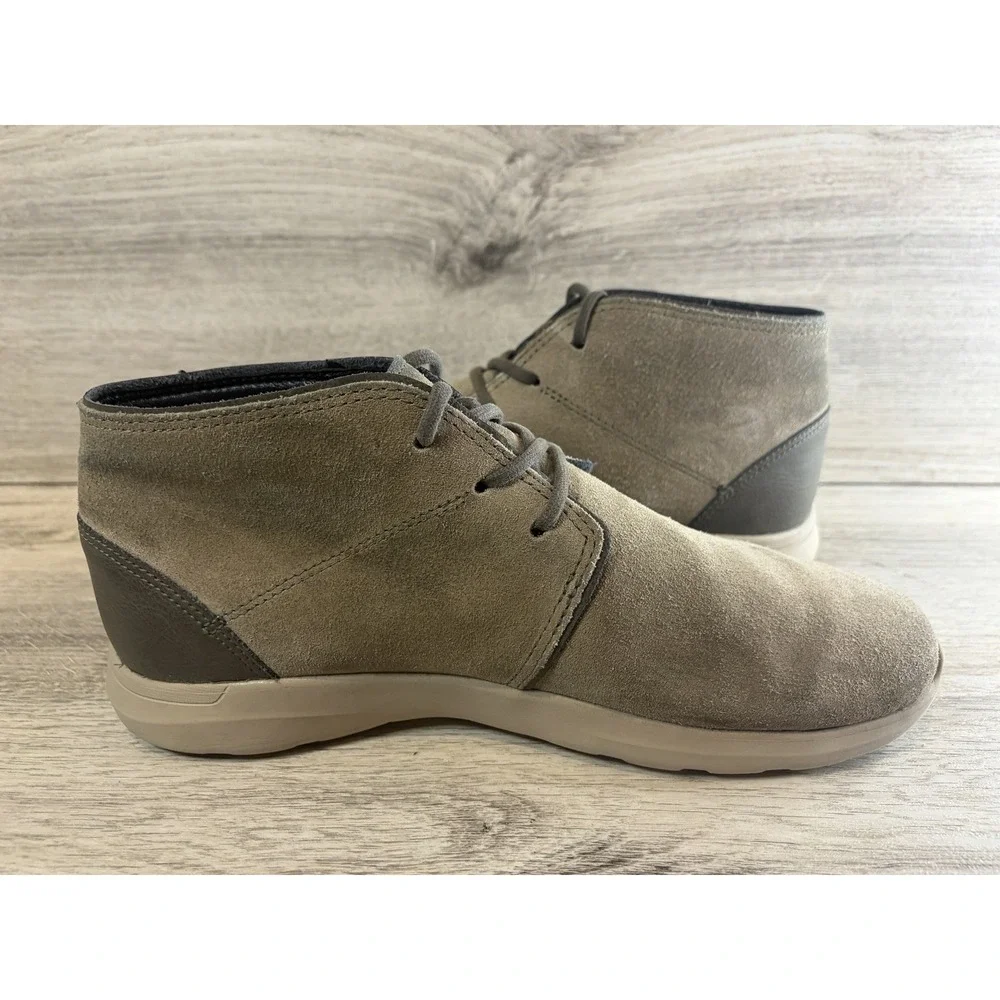Crocs Men's Kinsale Chukka Boots Beige Size 10 Suede Leather‎ Mid Comfort Shoes
